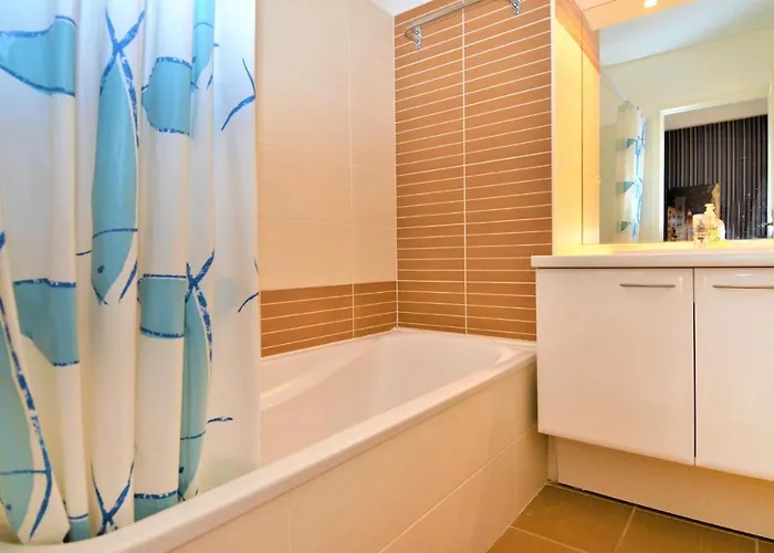 2 Bedroom Amazing In Aigues-Mortes