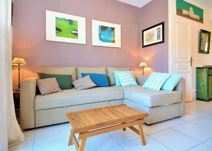 2 Bedroom Amazing In Aigues-Mortes