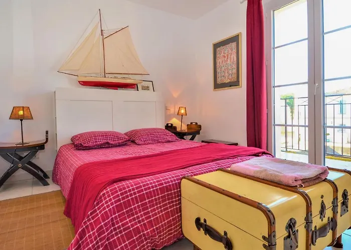 Casa de Férias 2 Bedroom Amazing In Aigues-Mortes